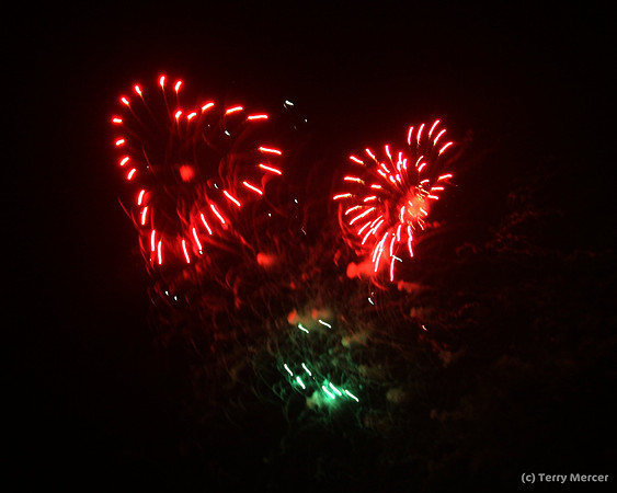 !!!IMG_9331 - Heart's a Fire (fireworks) cropped